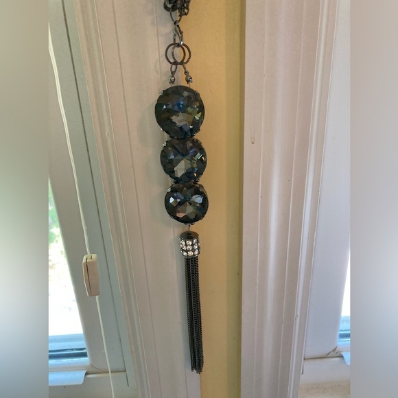 Metal Tassel Necklace‎ with 3 Large Faceted Stones - Picture 7 of 10